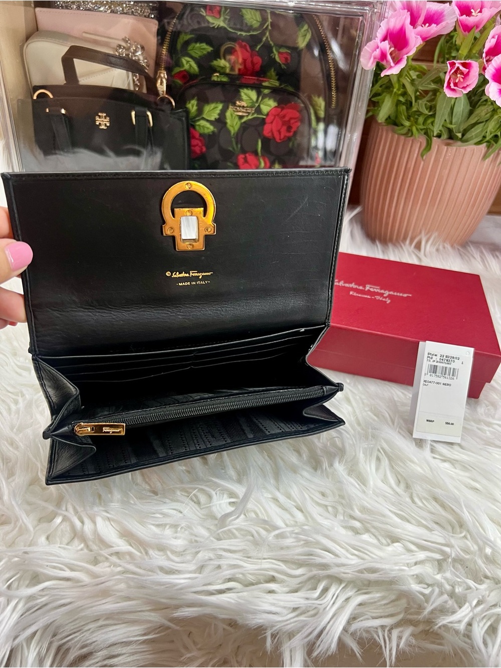 Salvatore Ferragamo Black Leather Wallet with Gold Horsebit Ring - Picture 4 of 12